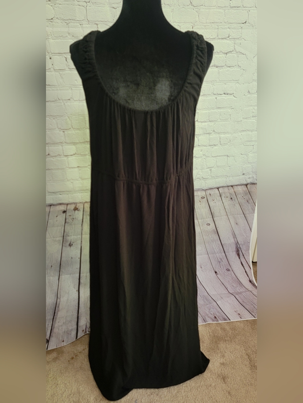 Old Navy Black Sleeveless Maxi Dress - Picture 2 of 3